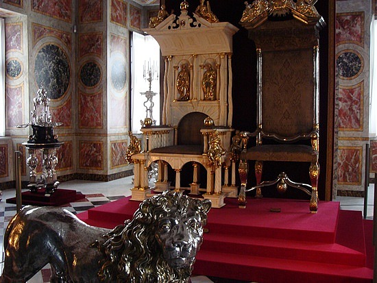 King and Queens Thrones'